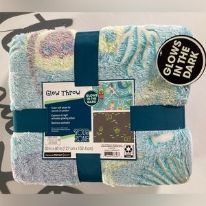 NEW Your Zone Glow in the Dark MERMAID Theme Soft Plush Throw 50" x 60"